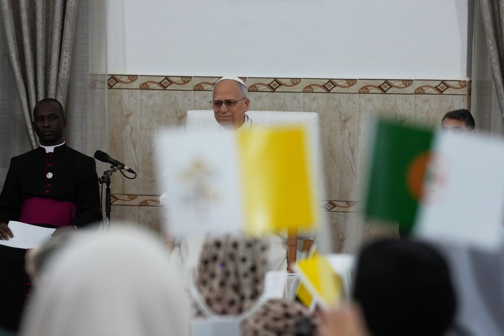 Pápež Lev XIV. pokračuje v návšteve Alžírska, v Annabe sa stretol s mníškami