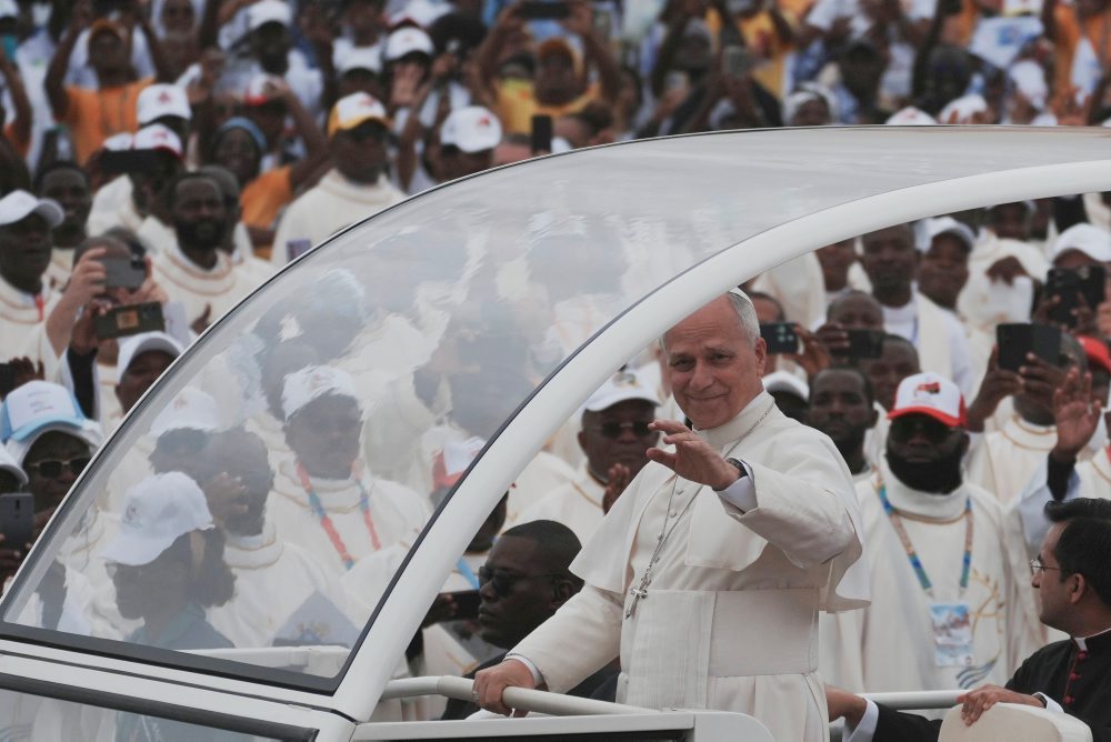 Pápež Lev XIV. v Angole