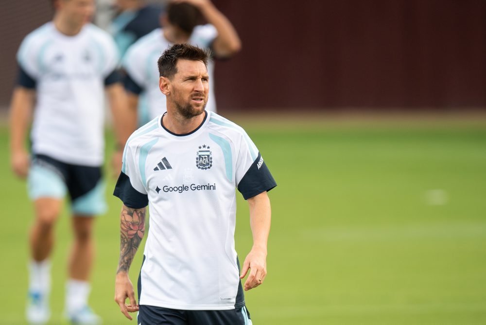 Messi sa zotavuje zo zranenia dobre, možno si zahrá už v príprave
