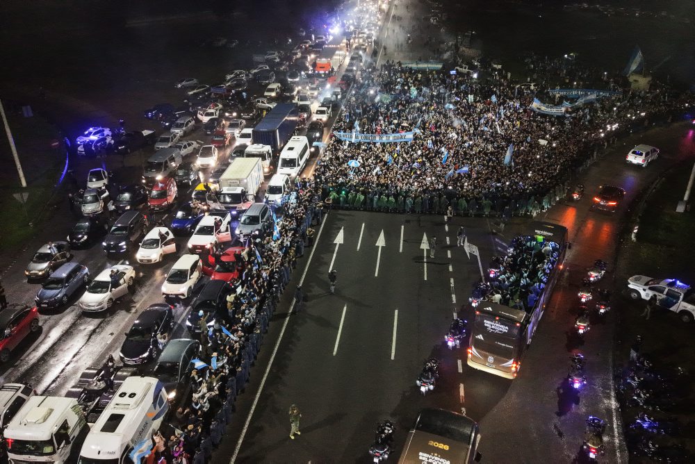 Futbal-MS26: Fanúšikovia privítali Argentínčanov