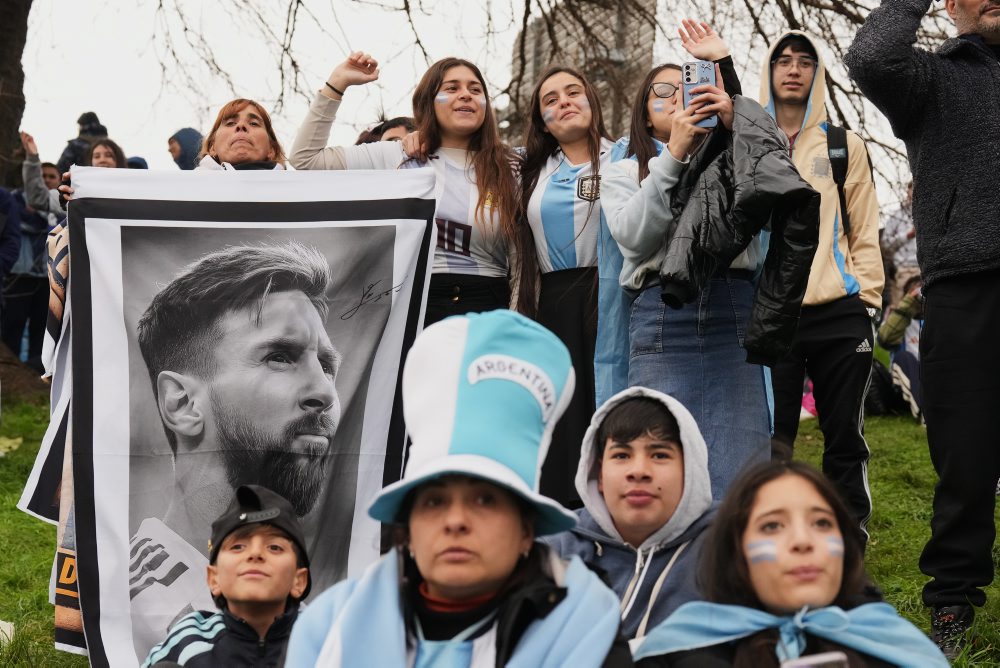 Futbal-MS26: Fanúšikovia privítali Argentínčanov