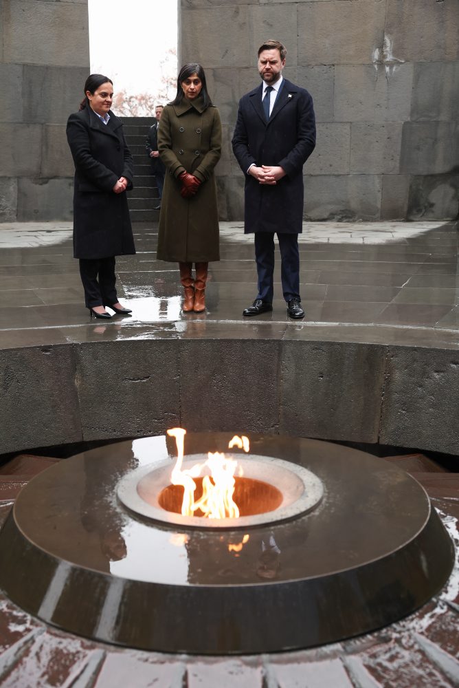 Americký viceprezident JD Vance navštívil v Jerevane pamätník obetiam arménskej genocídy Tsitsernakaberd