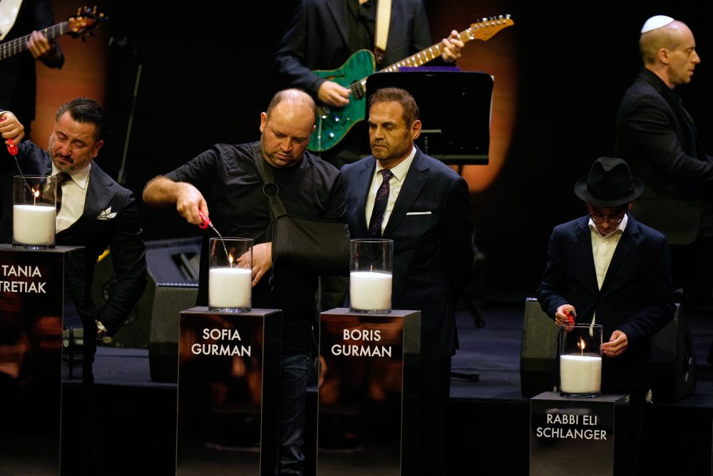 Deň smútku v Austrálii za obete streľby na pláži Bondi