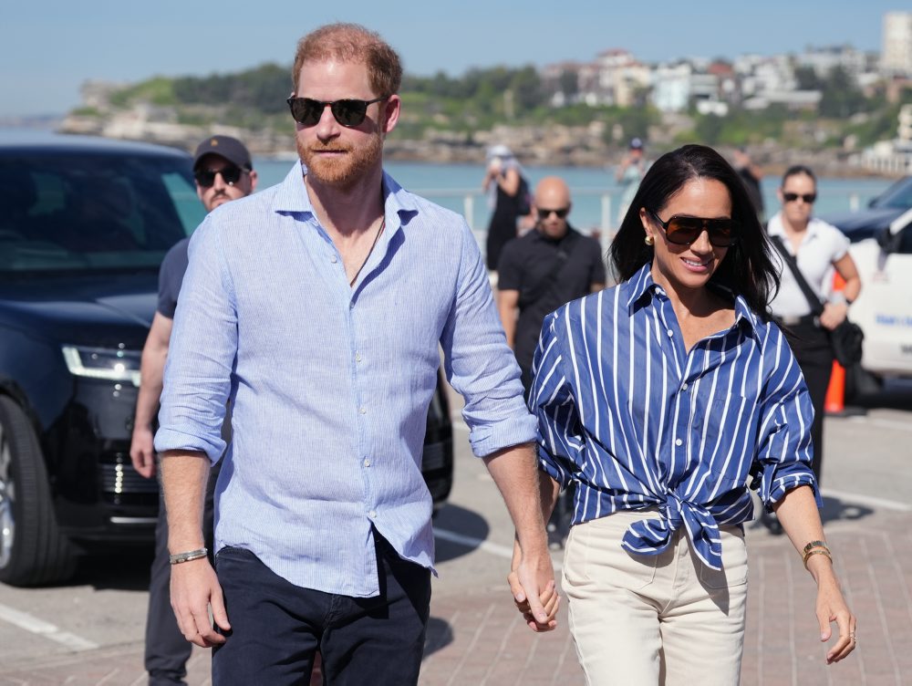 Princ Harry s manželkou Meghan sa stretli s preživšími vlaňajšej streľby na pláži Bondi 
