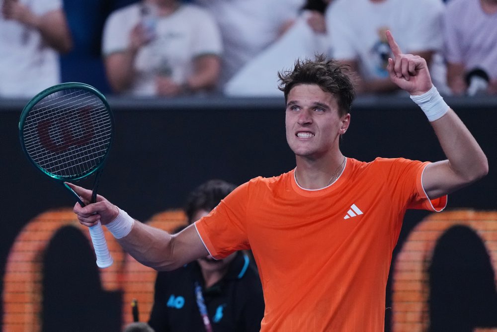 Jakub Menšík - Ethan Quinn