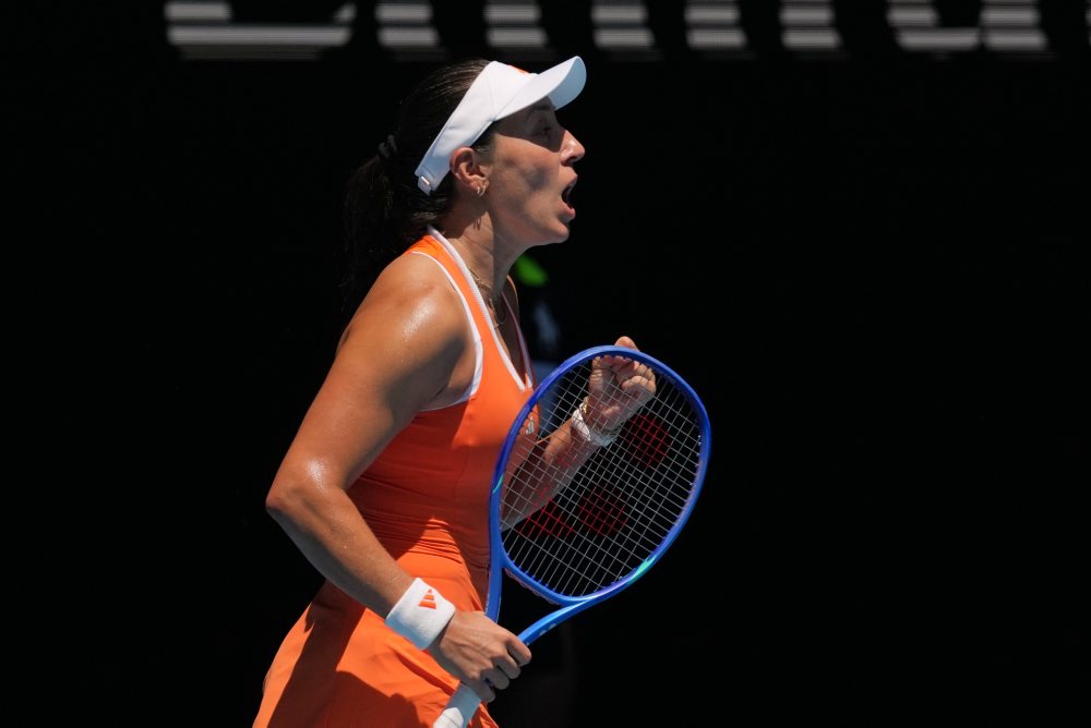 Američanka Jessica Pegulová vyradila obhajkyňu titulu Keysovú a postúpila do štvrťfinále dvojhry