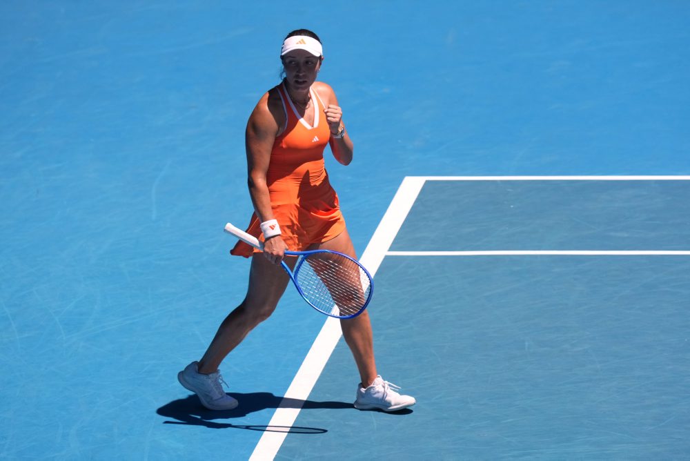 Američanka Jessica Pegulová vyradila obhajkyňu titulu Keysovú a postúpila do štvrťfinále dvojhry