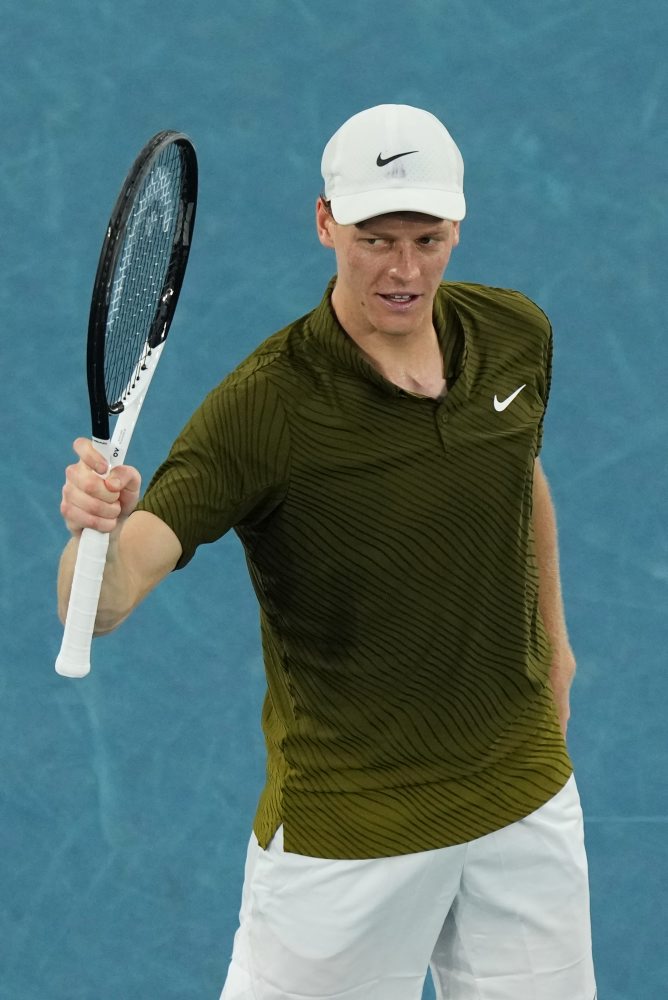 Talian Jannik Sinner postúpil do štvrťfinále dvojhry
