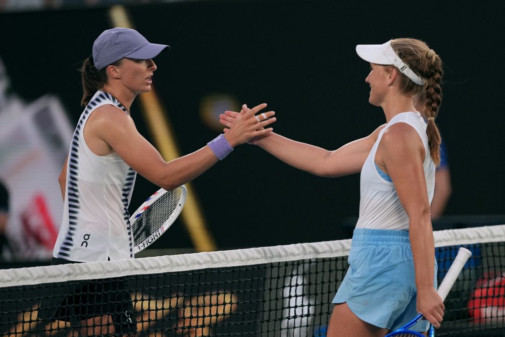 Poľka Iga Swiateková ukončila nádeje domácej Inglisovej a postúpila do štvrťfinále dvojhry