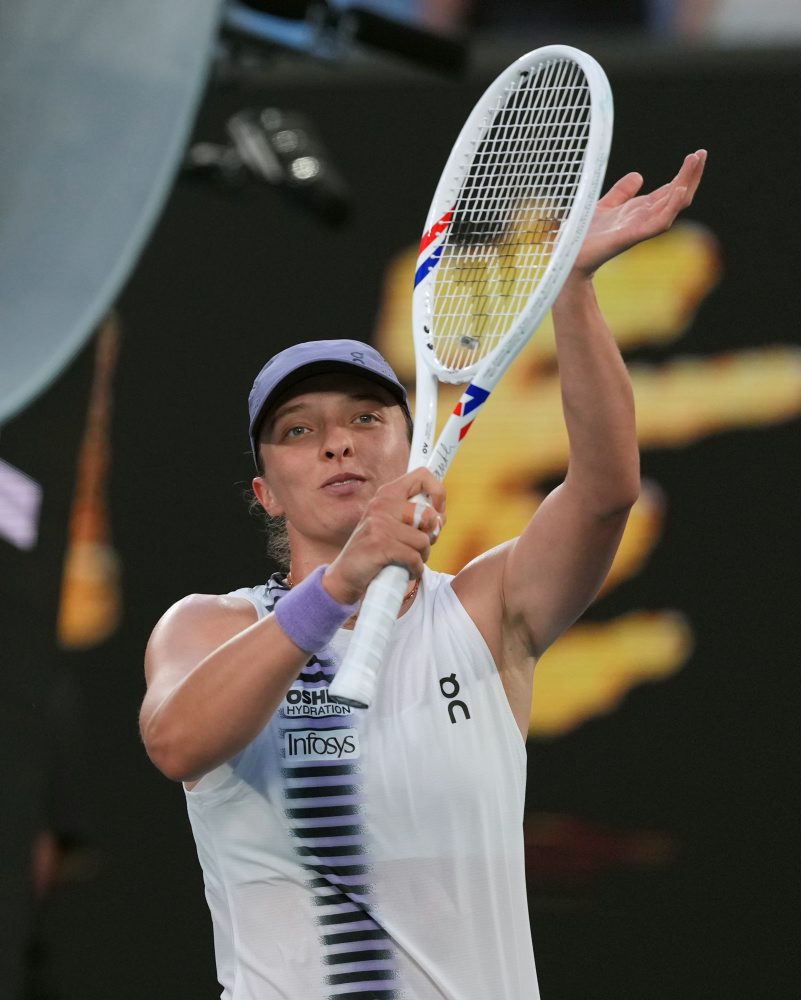 Poľka Iga Swiateková ukončila nádeje domácej Inglisovej a postúpila do štvrťfinále dvojhry