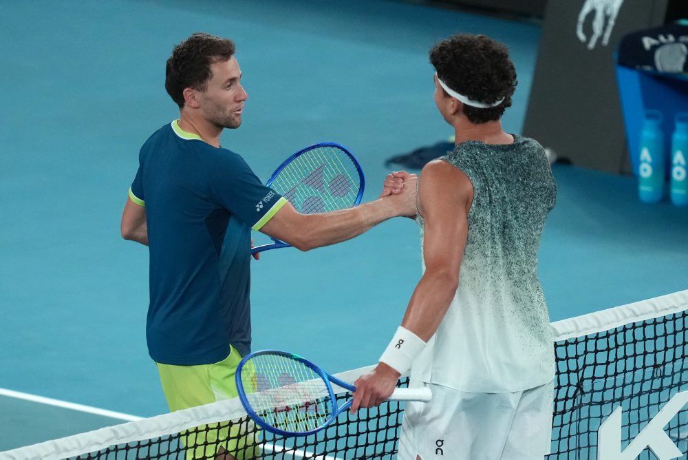 Američan Ben Shelton postúpil do štvrťfinále dvojhry