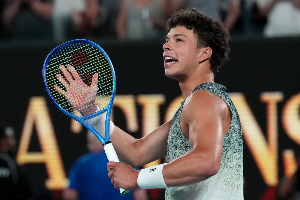 Američan Ben Shelton postúpil do štvrťfinále dvojhry