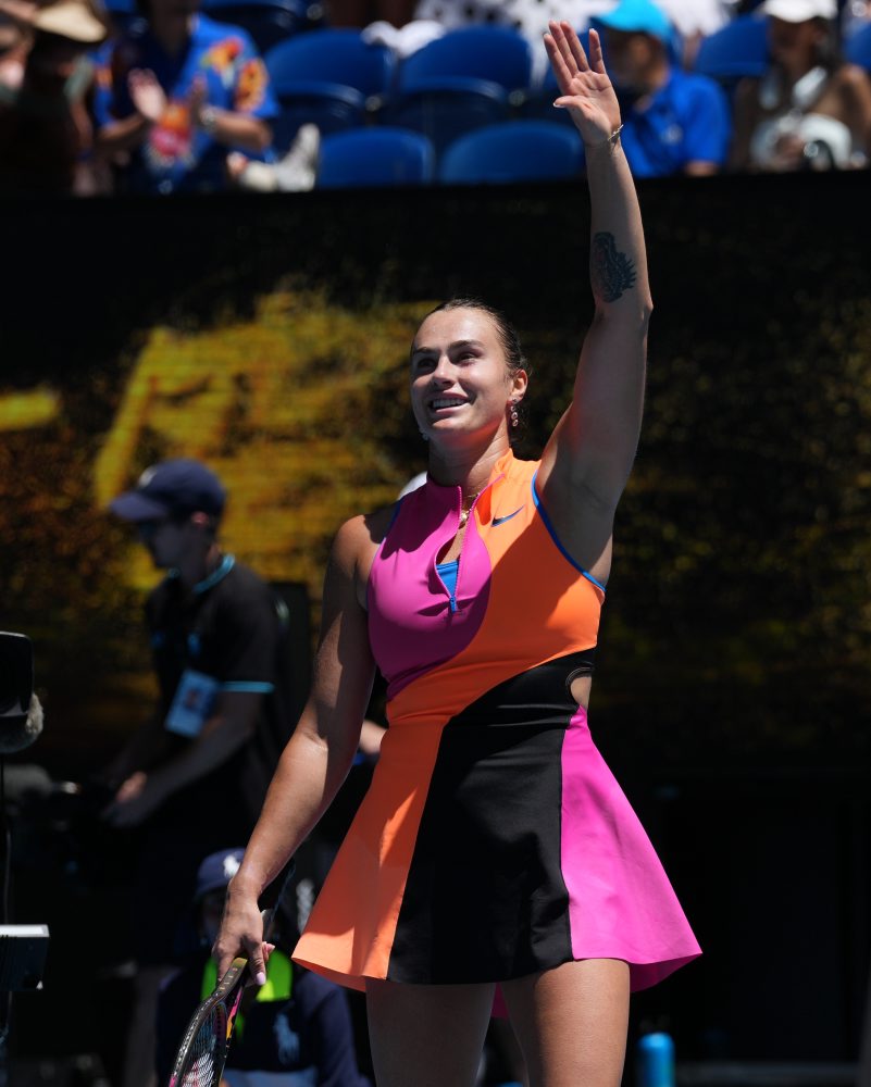 Bieloruska Arina Sobolenková postúpila suverénne do semifinále dvojhry