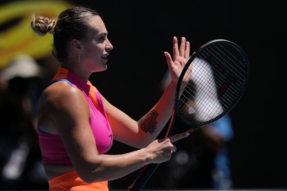 Bieloruska Arina Sobolenková postúpila suverénne do semifinále dvojhry