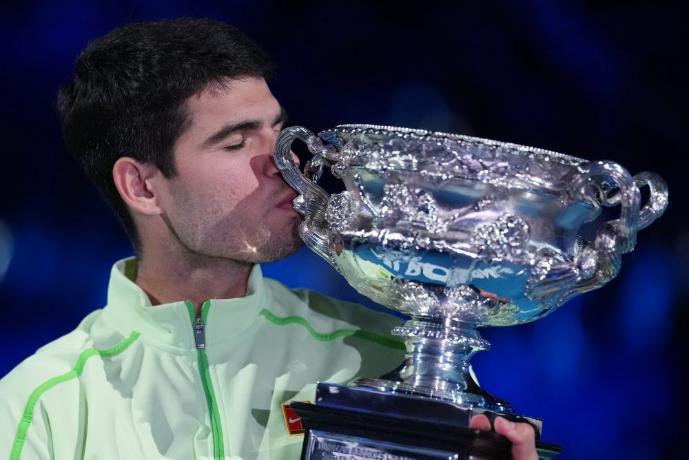 Španiel Carlos Alcaraz zdolal pri svojom prvom finále Djokoviča