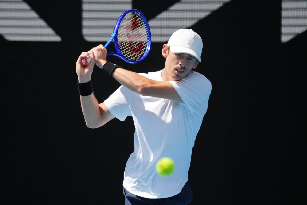 Austrálčan Alex de Minaur na tréningu pred grandslamovým turnajom Australian Open