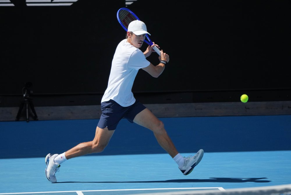 Austrálčan Alex de Minaur na tréningu pred grandslamovým turnajom Australian Open