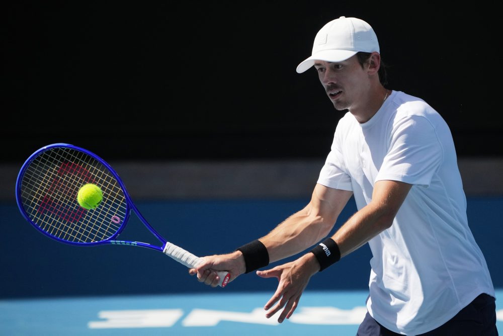 Austrálčan Alex de Minaur na tréningu pred grandslamovým turnajom Australian Open