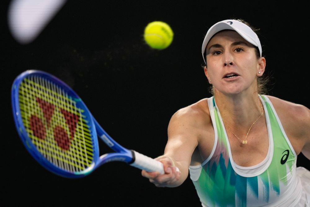 Belinda Benčičová - Katie Boulterová