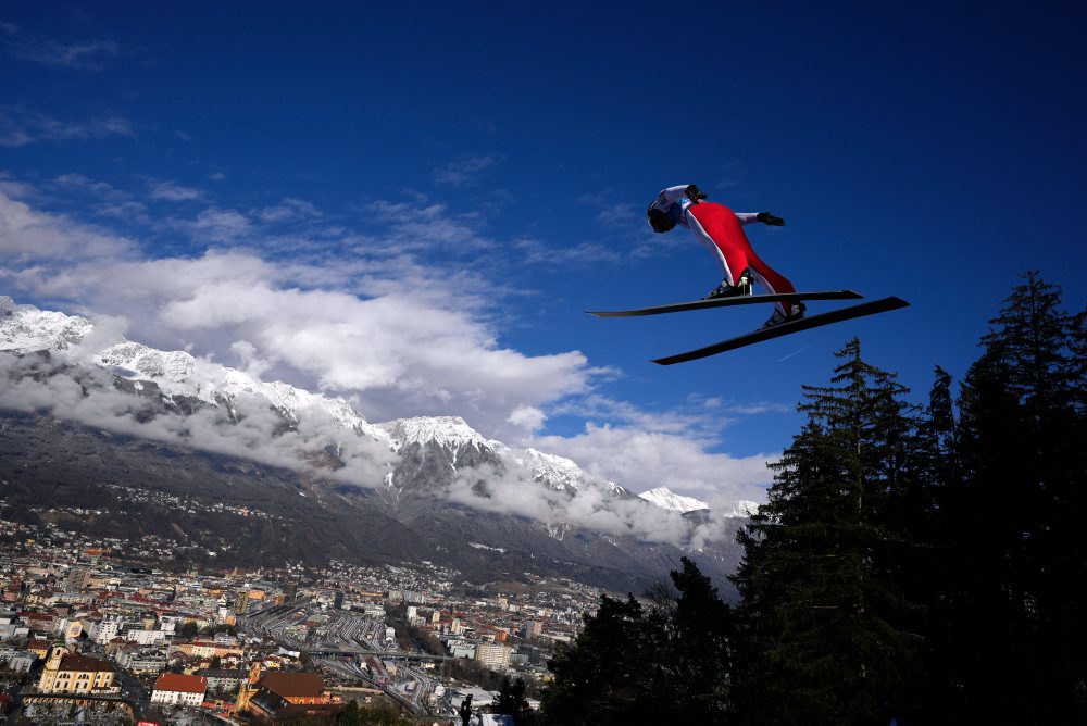 Víťazom kvalifikácie na treťom podujatí Turné štyroch mostíkov v rakúskom Innsbrucku sa stal Rakúšan Jan Hörl