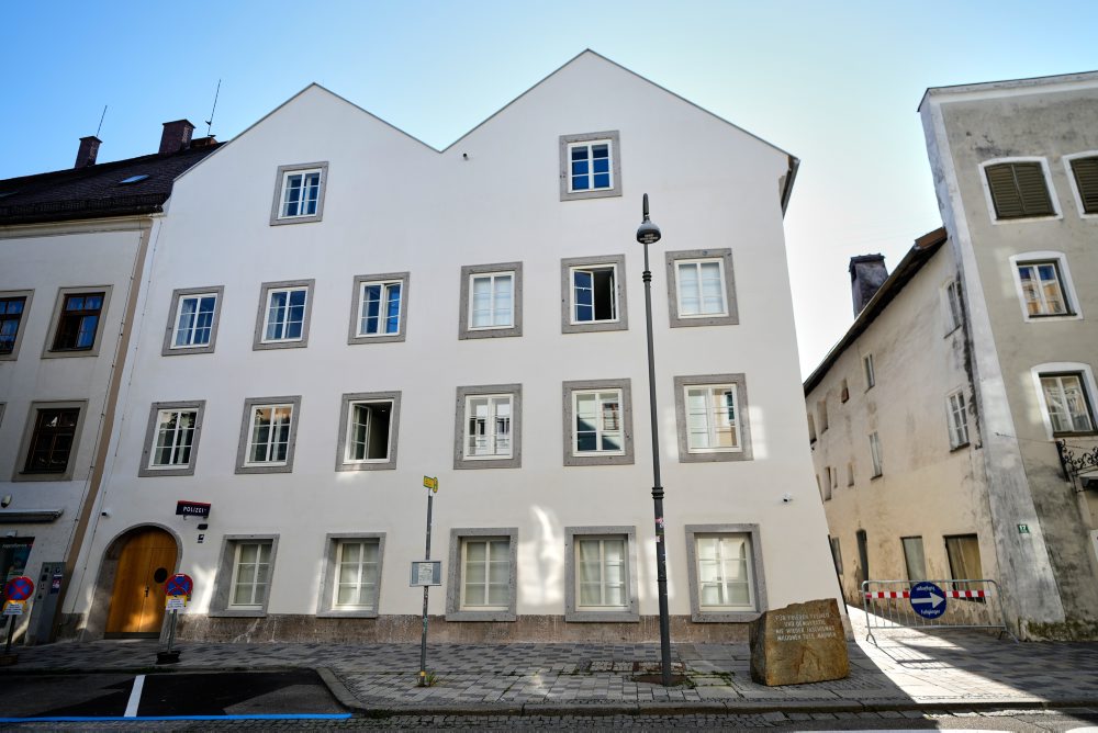 V Hitlerovom rodnom dome otvoria policajnú stanicu