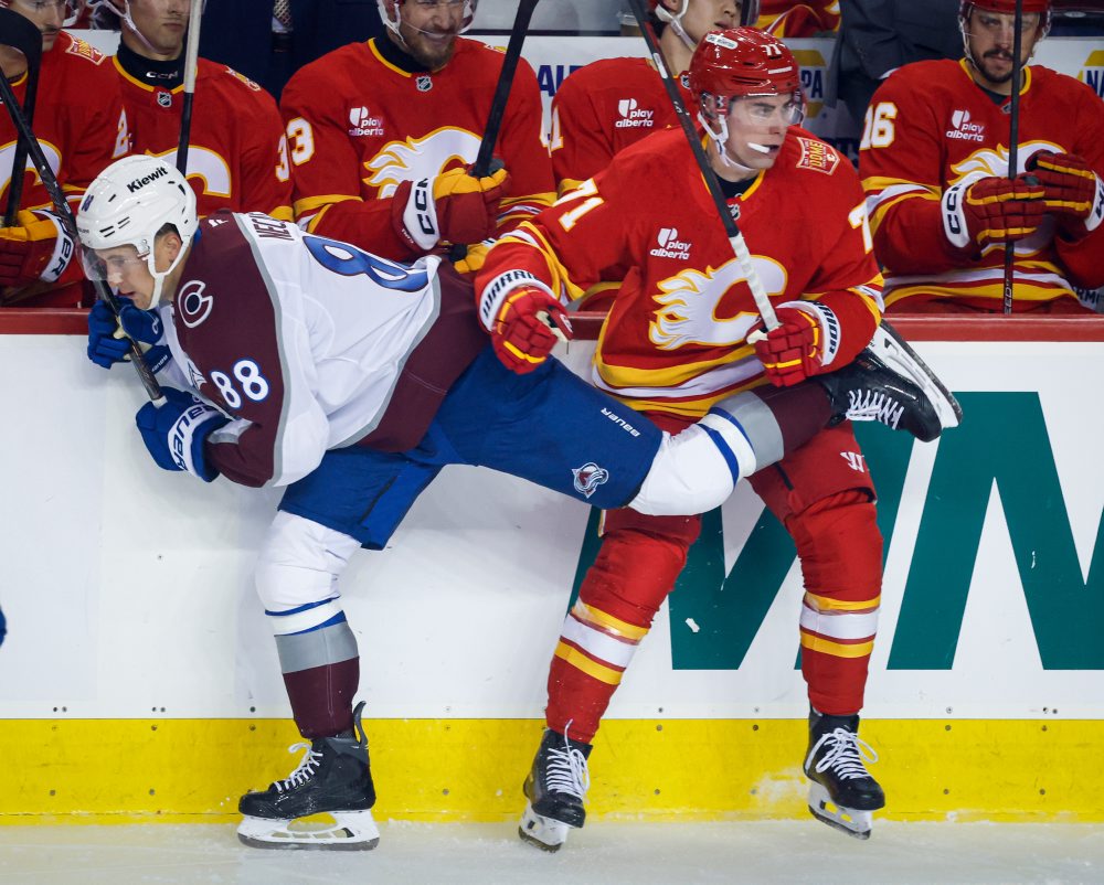 Zápas zámorskej hokejovej NHL: Calgary Flames - Colorado Avalanche   