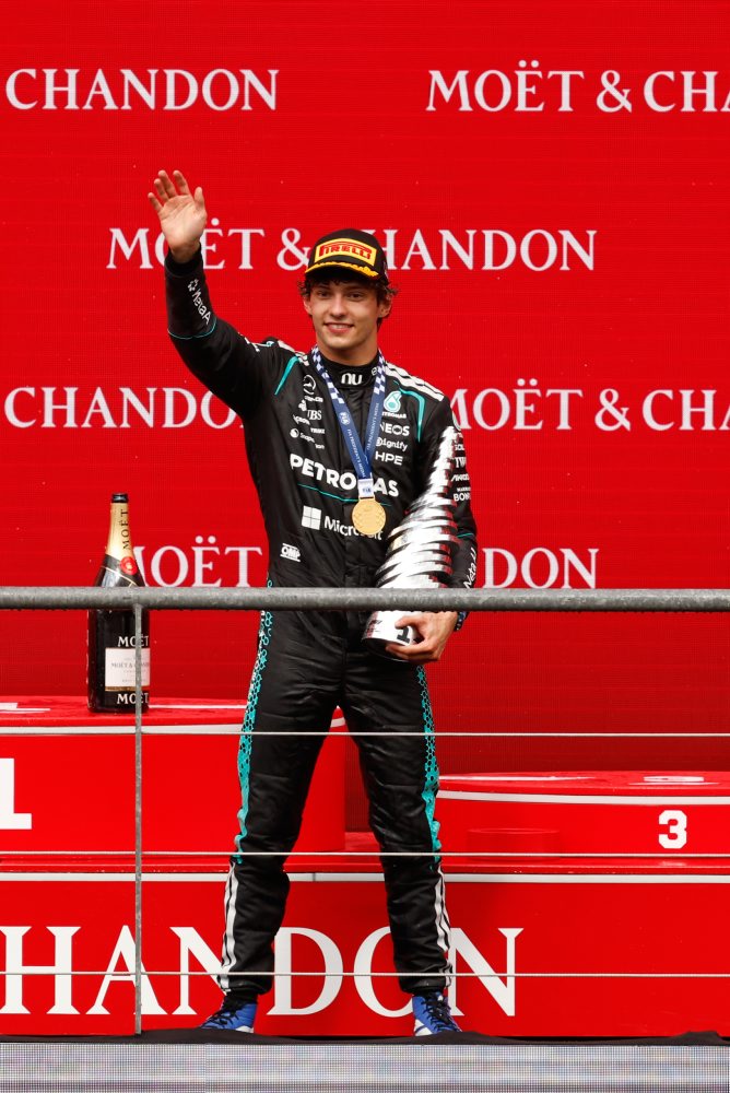 Talian Kimi Antonelli triumfoval na Veľkej cene Belgicka pred Leclercom a Verstappenom