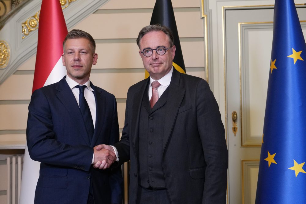 Maďarský premiér Péter Magyar pricestoval na návštevu Belgicka