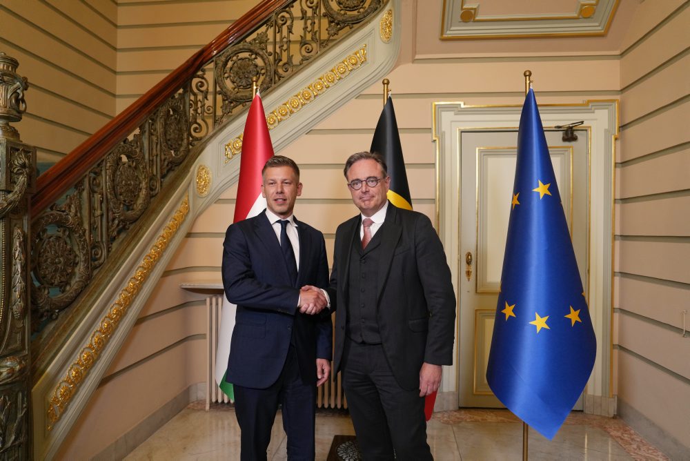 Maďarský premiér Péter Magyar pricestoval na návštevu Belgicka