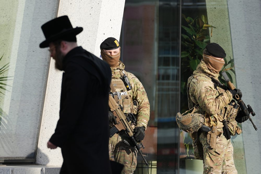 V Belgicku rozmiestnili vojakov na hliadkovanie pred židovskými inštitúciami 