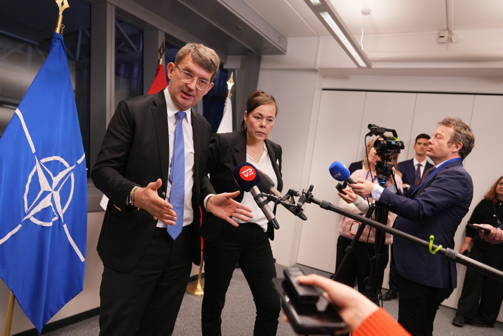 Ministri obrany Dánska a Grónska Troels Lund Poulsen a Vivian Motzfeldtová sa stretli v Bruseli s generálnym tajomníkom NATO Markom Ruttem