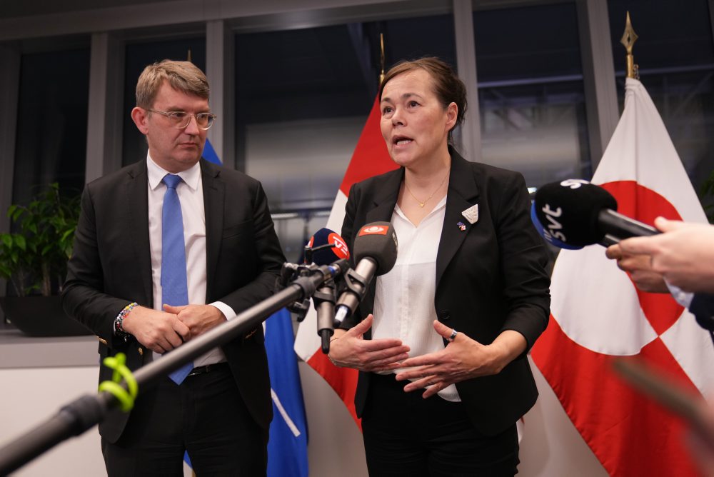 Ministri obrany Dánska a Grónska Troels Lund Poulsen a Vivian Motzfeldtová sa stretli v Bruseli s generálnym tajomníkom NATO Markom Ruttem