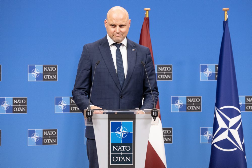 Lotyšský premiér Andris Kulbergs sa v Bruseli stretol s generálnym tajomníkom NATO Markom Ruttem  