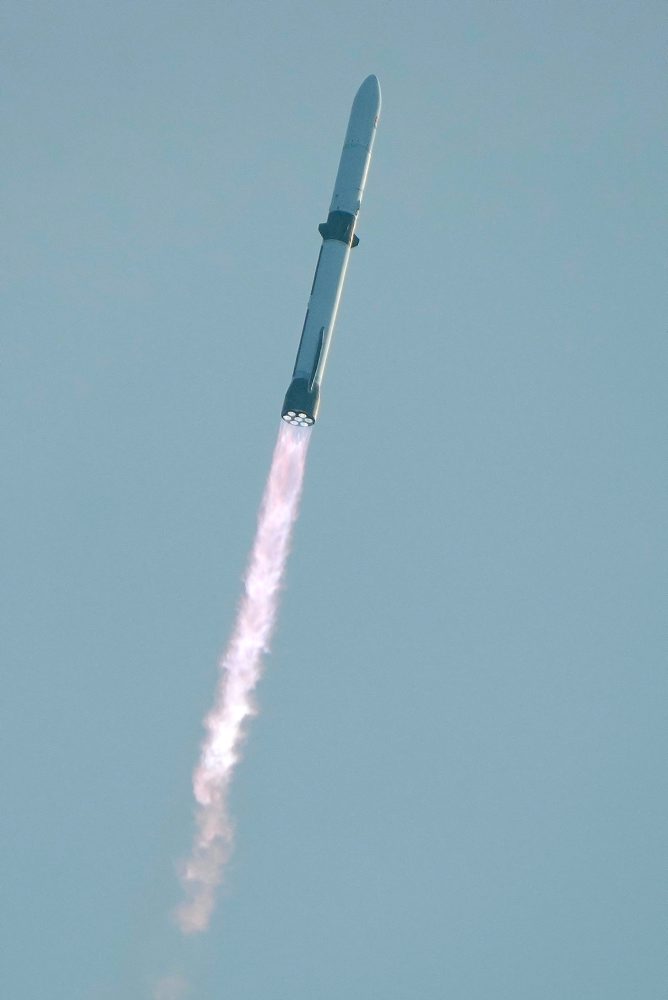 Raketa Blue Origin vysadila satelit na nesprávnu obežnú dráhu