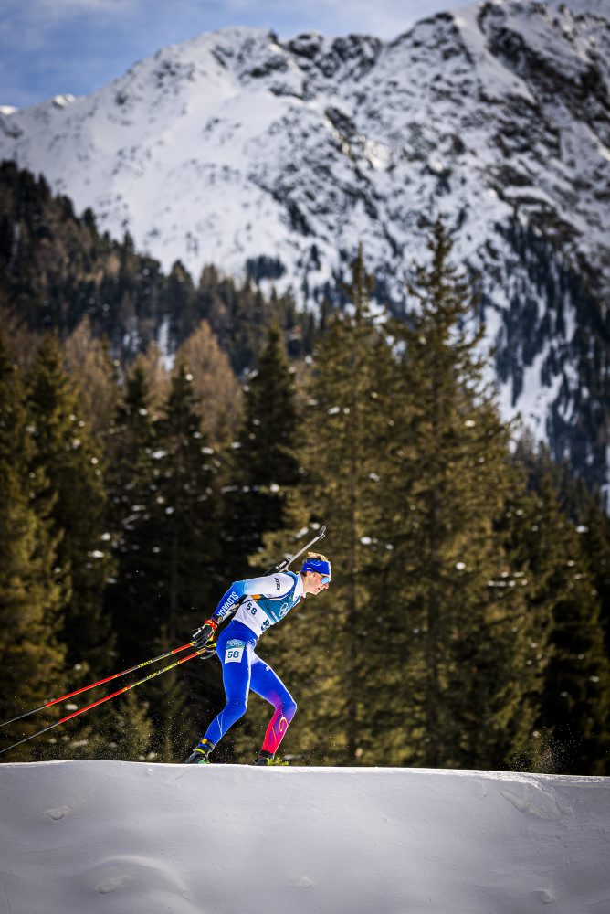 Slovák Jakub Borguľa v stíhacích pretekoch na 10 km v biatlone