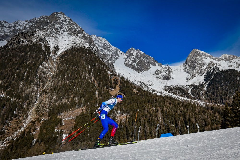 Slovák Jakub Borguľa v stíhacích pretekoch na 10 km v biatlone