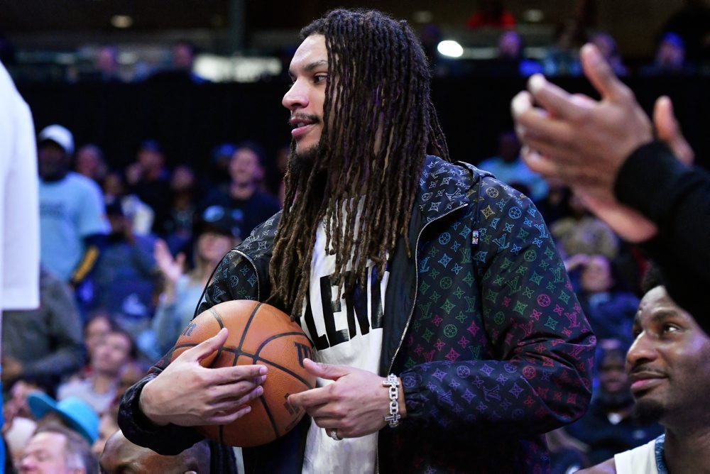 NBA: Clarke z Memphisu mal po smrti v tele stopy po heroíne i kokaíne