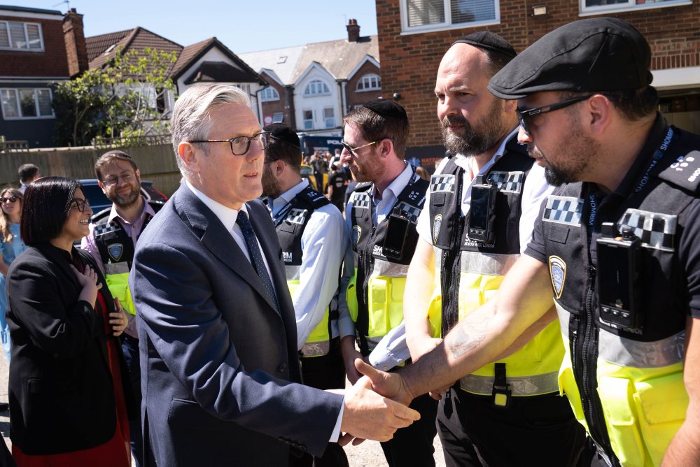 Útok na židov v Londýne vyšetrujú ako terorizmus; miesto útoku dnes navštívil aj britský premiér Keir Starmer