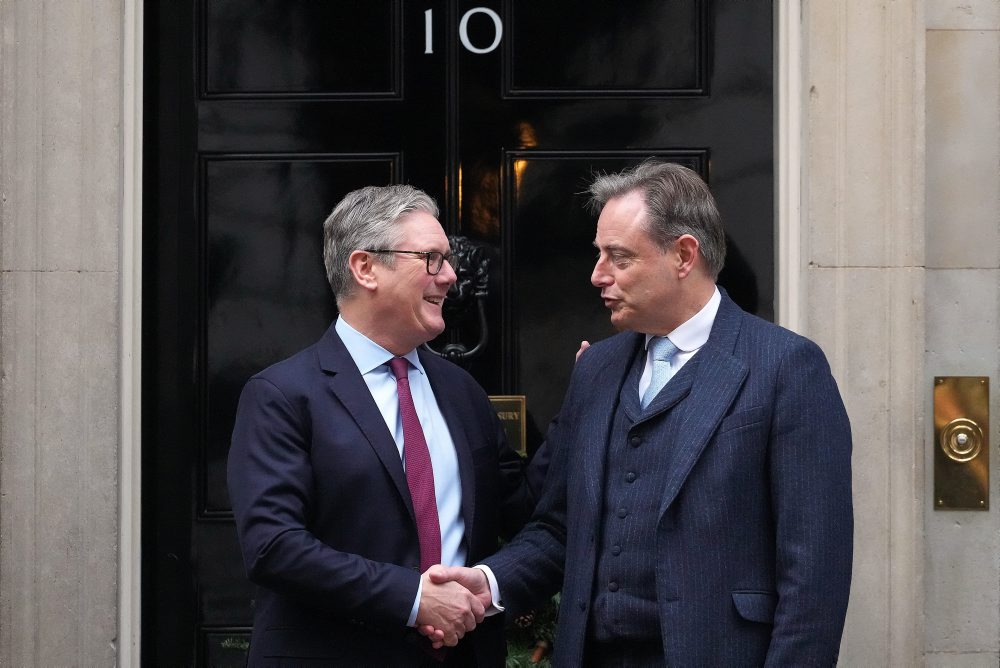 Belgický premiér Bart De Wever pricestoval na návštevu Británie