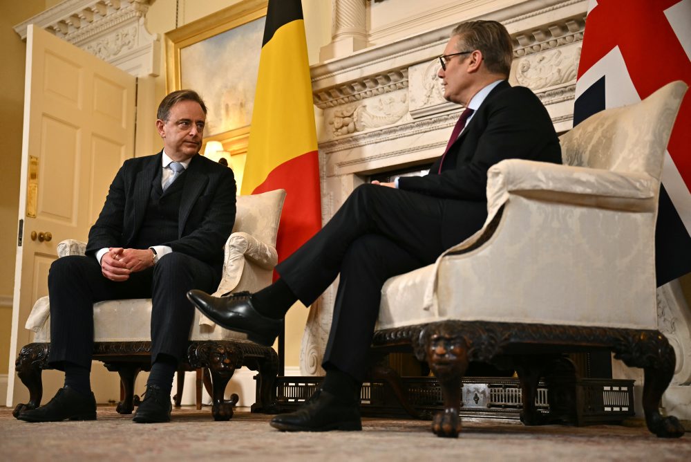 Belgický premiér Bart De Wever pricestoval na návštevu Británie