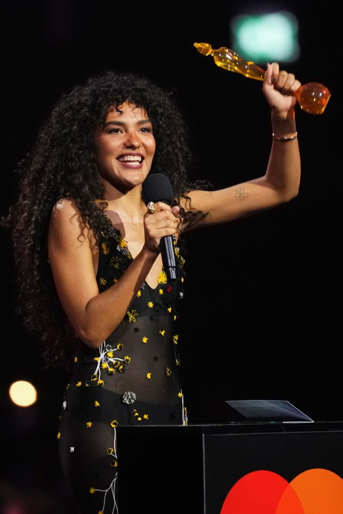 Na Brit Awards triumfovala speváčka Olivia Dean, získala štyri ocenenia