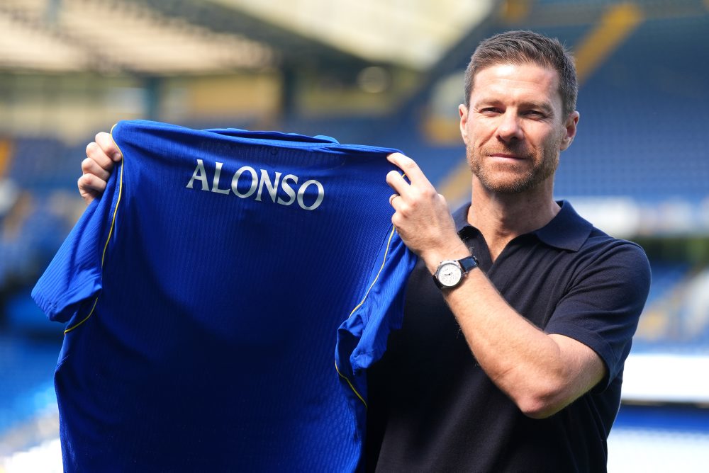 Chelsea oficiálneho predstavila nového trénera Xabiho Alonsa