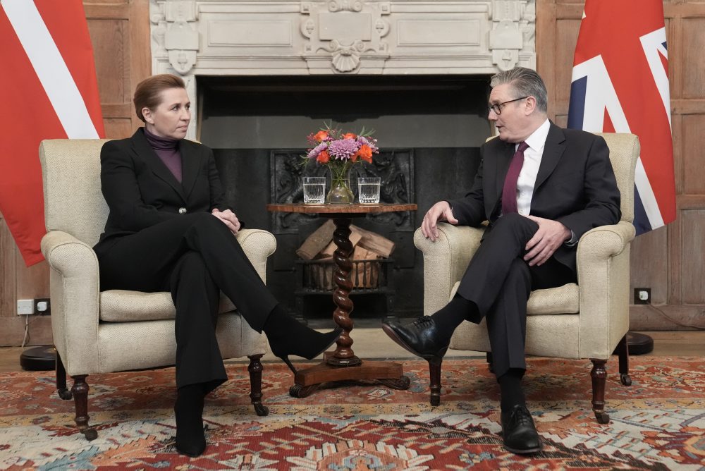 Dánska premiérka Mette Frederiksenová pricestovala na návštevu Británie