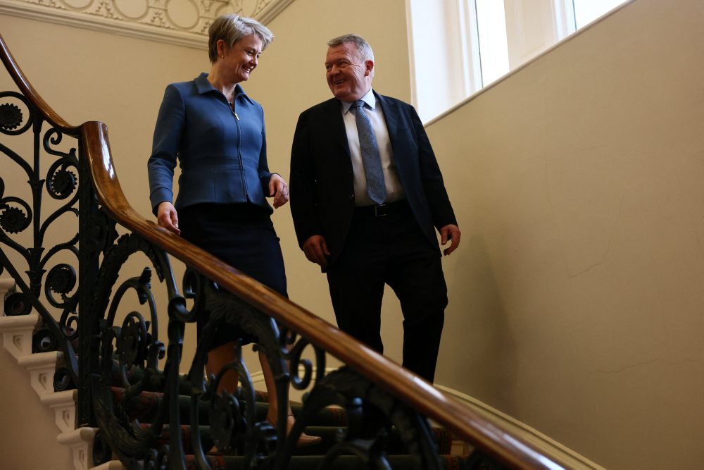 Šéf dánskej diplomacie Lars Lökke Rasmussen pricestoval na návštevu Británie