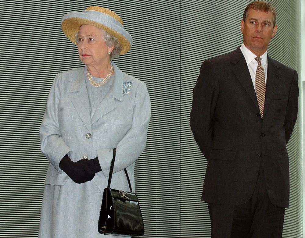 Britská polícia zatkla exprinca Andrewa pre podozrenie zo zneužitia moci