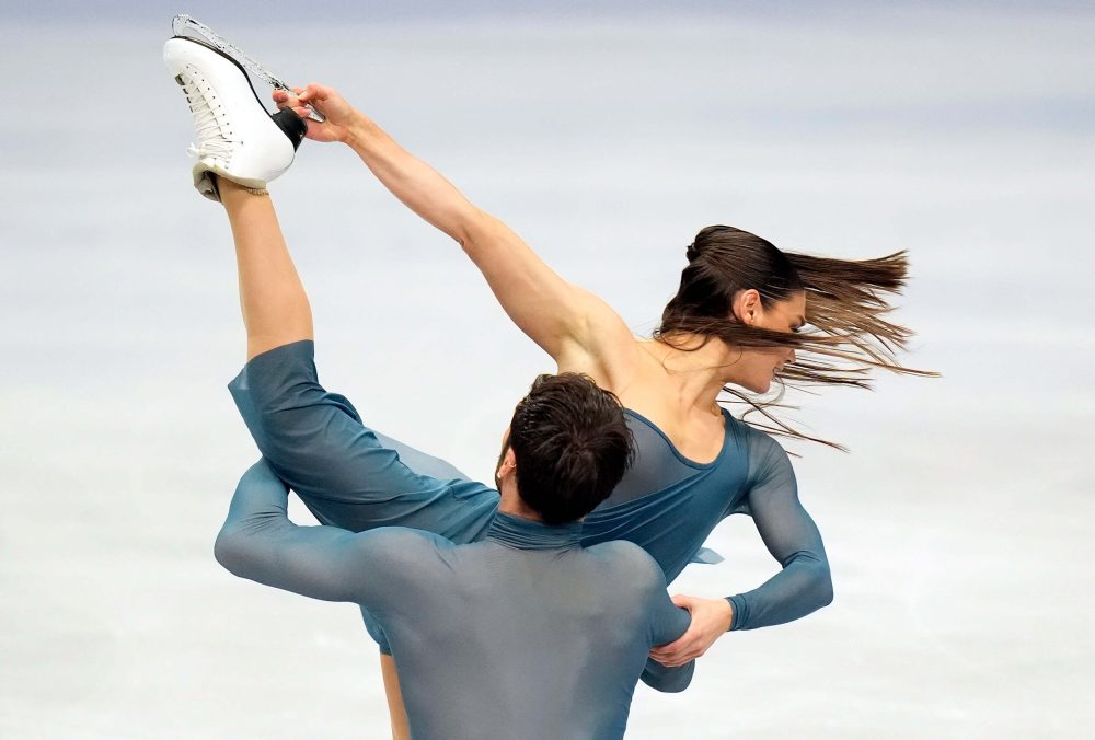  Súťaž tanečných párov ovládli Francúzi Laurence Fournierová Beaudryová a Guillaume Cizeron so známkou 222,43 bodu