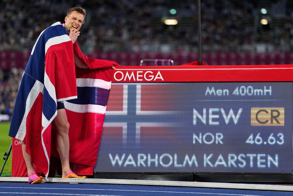 Finále behu mužov na 400 metrov prekážok na ME v atletike v Birminghame 