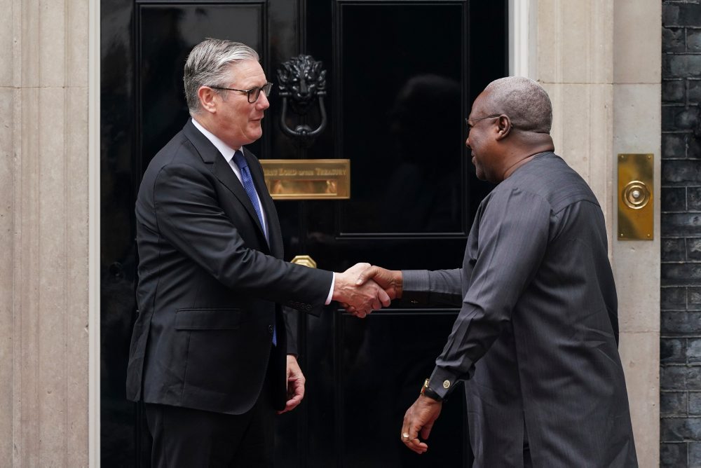 Ghanský prezident John Mahama pricestoval na návštevu Británie, stretol sa s premiérom Starmerom