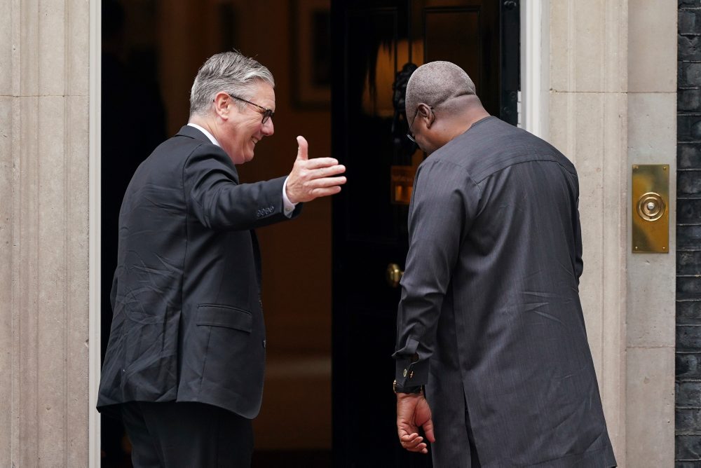 Ghanský prezident John Mahama pricestoval na návštevu Británie, stretol sa s premiérom Starmerom
