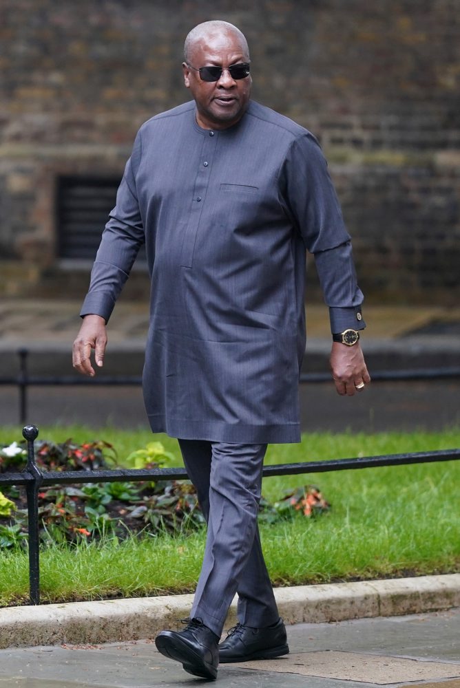 Ghanský prezident John Mahama pricestoval na návštevu Británie, stretol sa s premiérom Starmerom